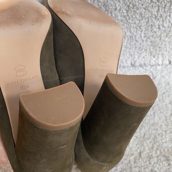 Ann Taylor Suede Olive Shoes size 8 1/2 - Picture 7 of 9